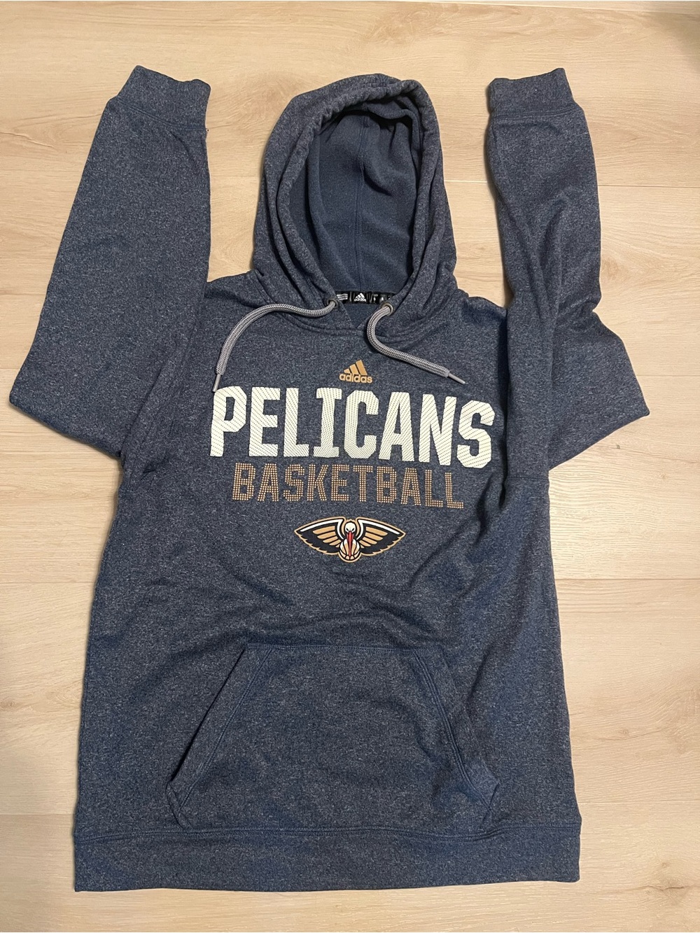 Adidas New Orleans Pelicans basketball women’s hoodie with front pocket